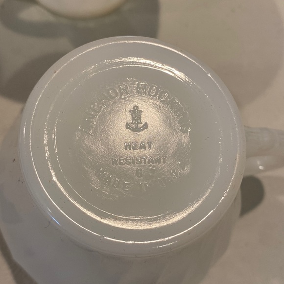 2 Fire King milk glass tea cups w/ 22K gold trim Golden shell anchor hocking - Picture 4 of 7